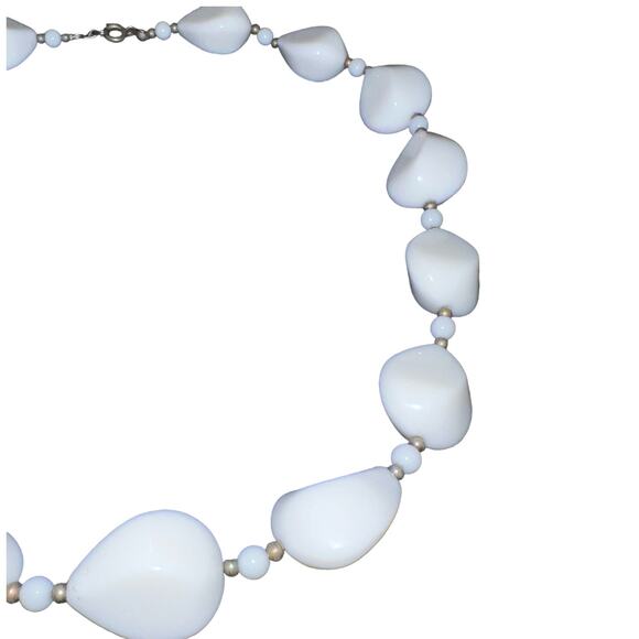 Vintage 1980s White Lucite Teardrop Bead Chunky Statement Pearl Finish 20" - Picture 3 of 5